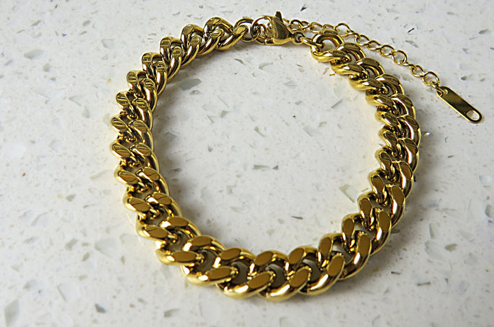 Chunky gold chain bracelets